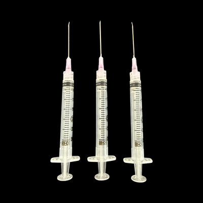 Small 3ML Syringe and wide needle 3 pack